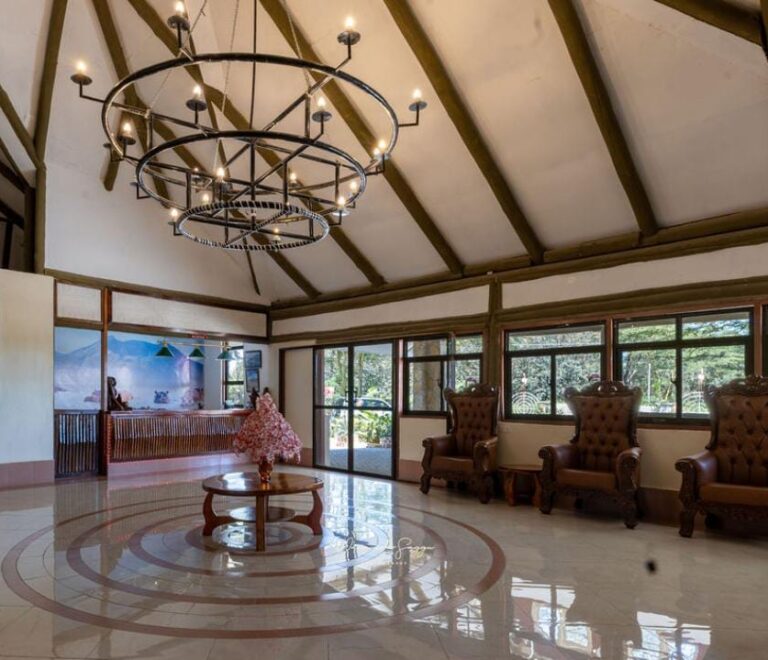 Your Guide to a Weekend Stay at Crescent Lodge